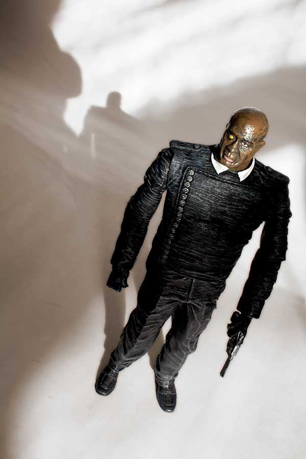 Manute with hand gun